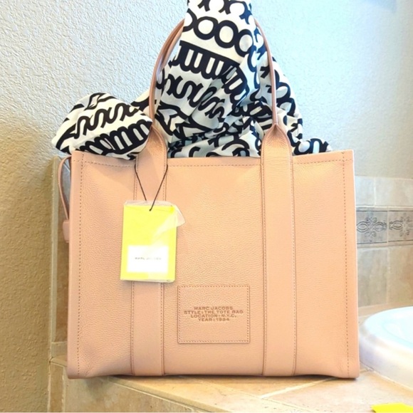 🤍New Large “The Tote Bag” by Marc Jacobs Rose Tote (Sold Out) - Picture 5 of 16
